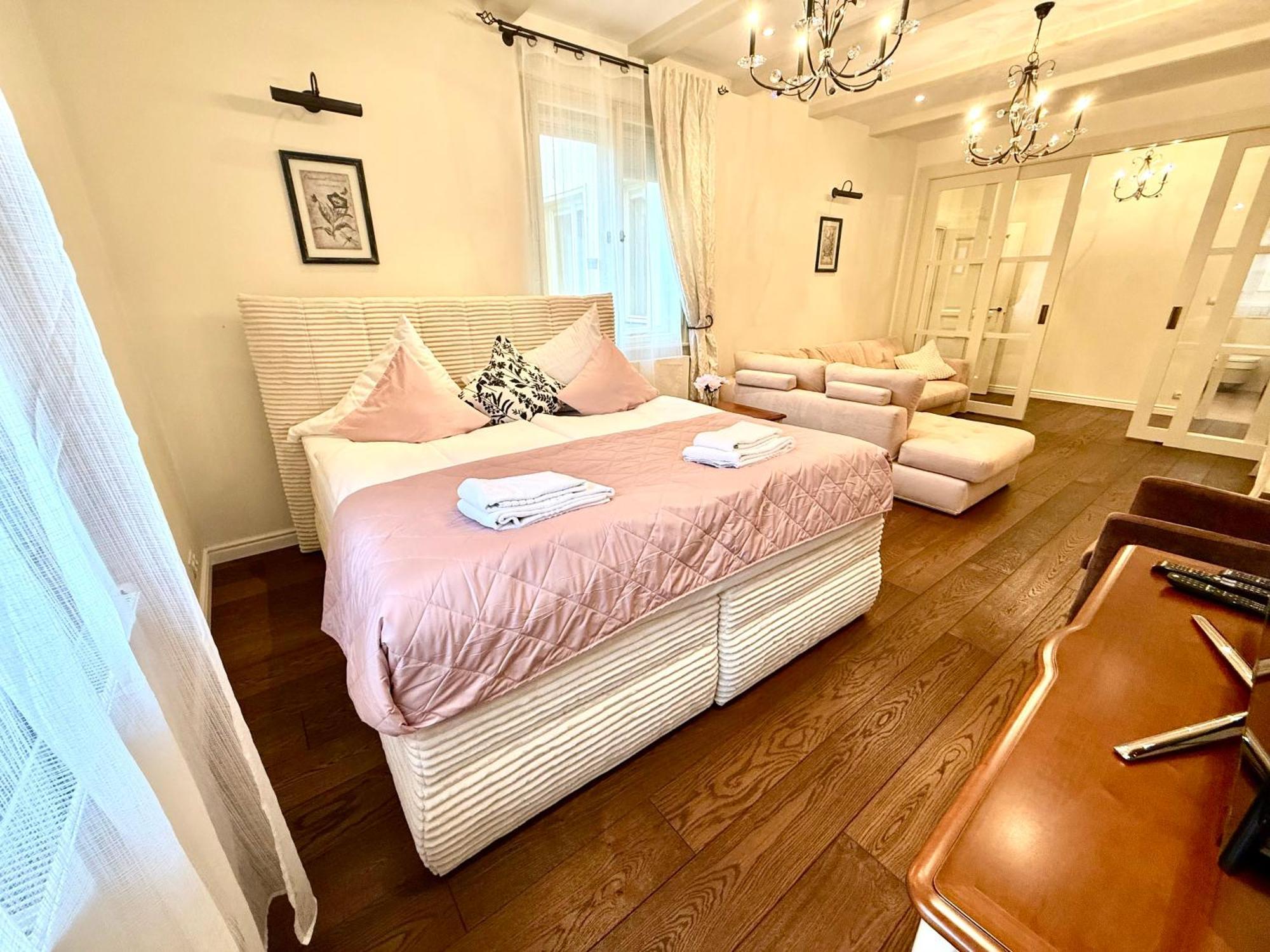 Unique Charles Bridge 2Bdr Apartment. Praha Exteriér fotografie